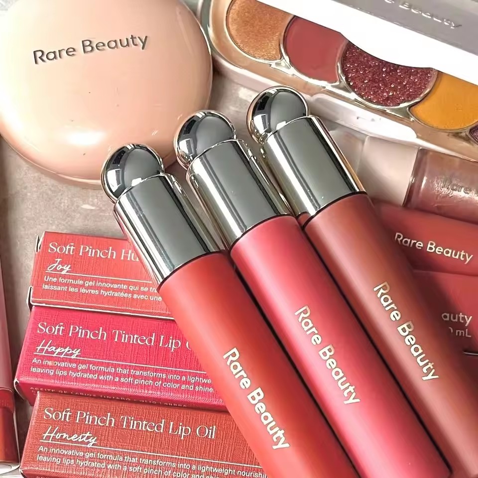 Rare Beauty Soft Pinch Liquid  - Beauty Love Makeup recensie en prijs